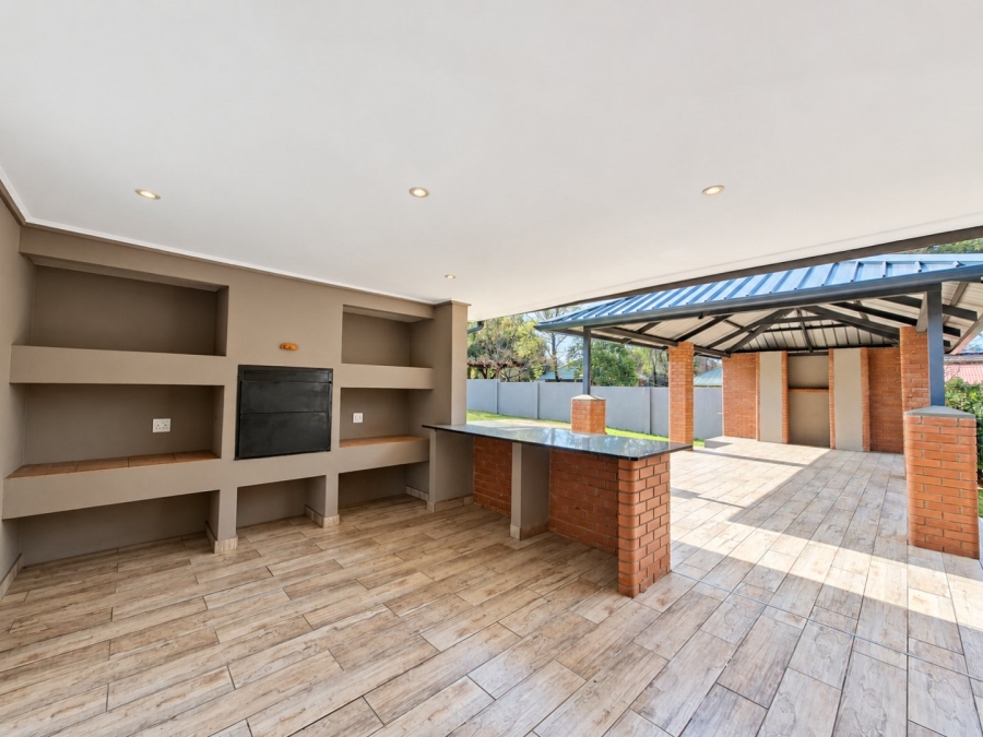 5 Bedroom Property for Sale in Waverley Free State